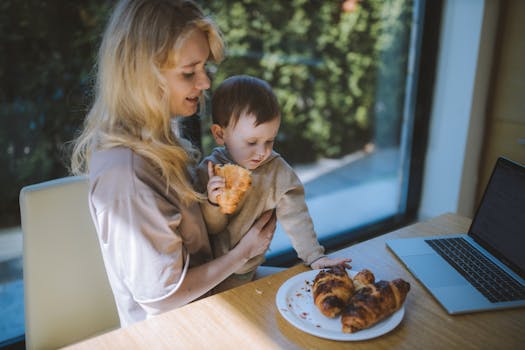 kids enjoying breakfast with family